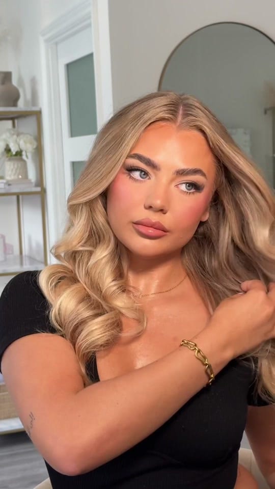 Post 8 by Alex Niven Makeup on TikTok (video)