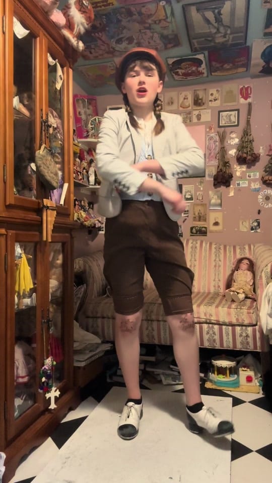 Post 7 by London Miscisin on TikTok (video)