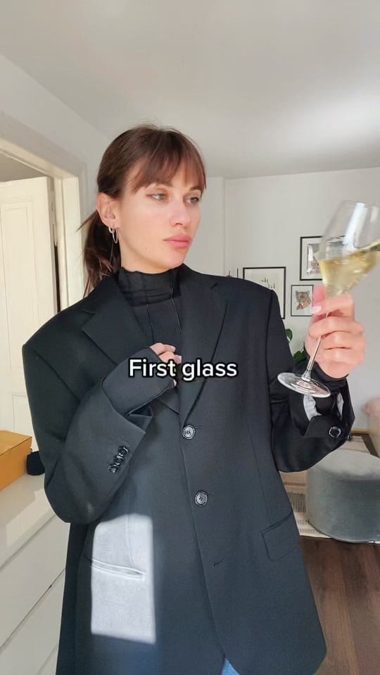 Post 6 by Uki Oki on TikTok (video)