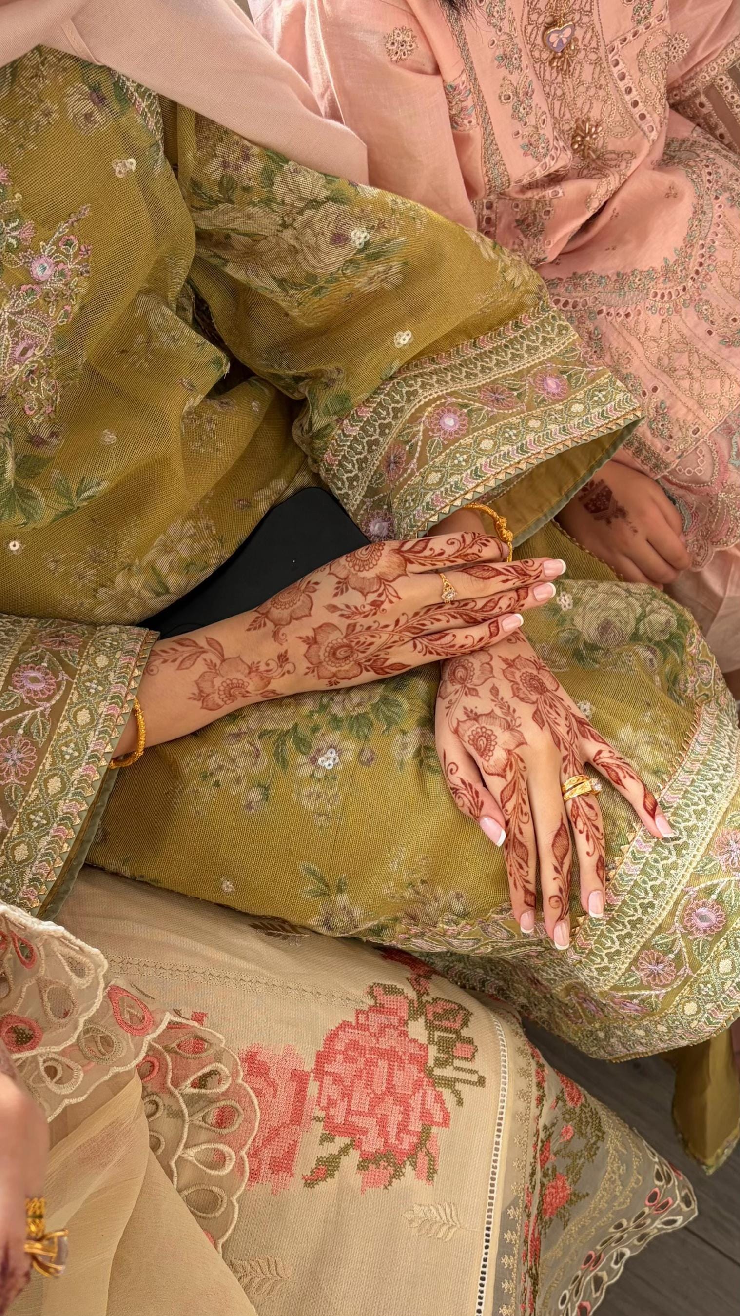 Post 8 by BIRMINGHAM HENNA ARTIST on TikTok (video)