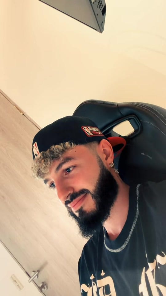 Post 3 by PIÑA on TikTok (video)