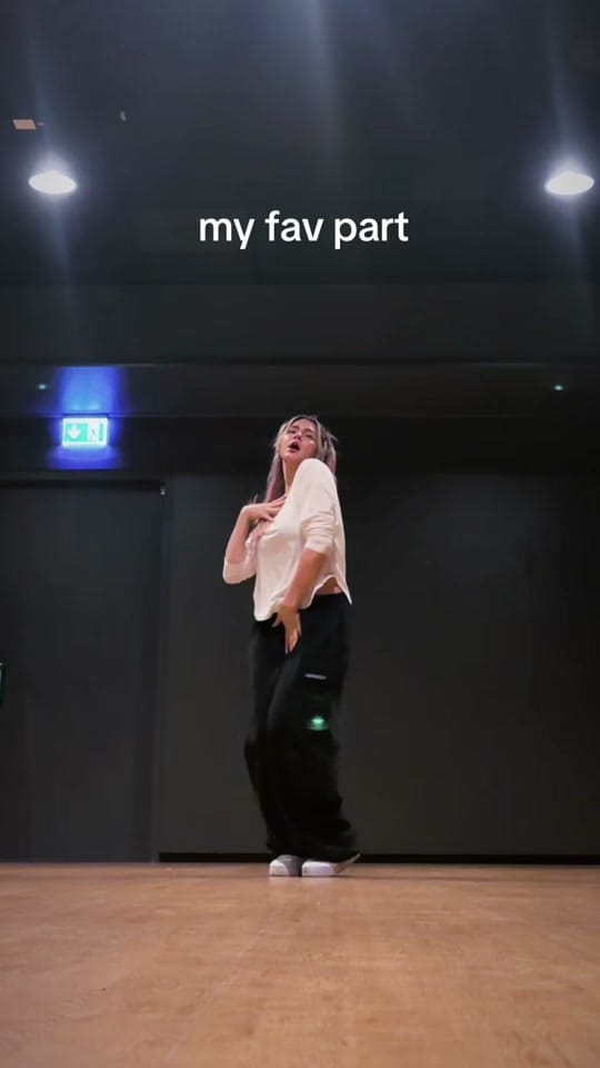 Post 1 by Lara ✨ on TikTok (video)