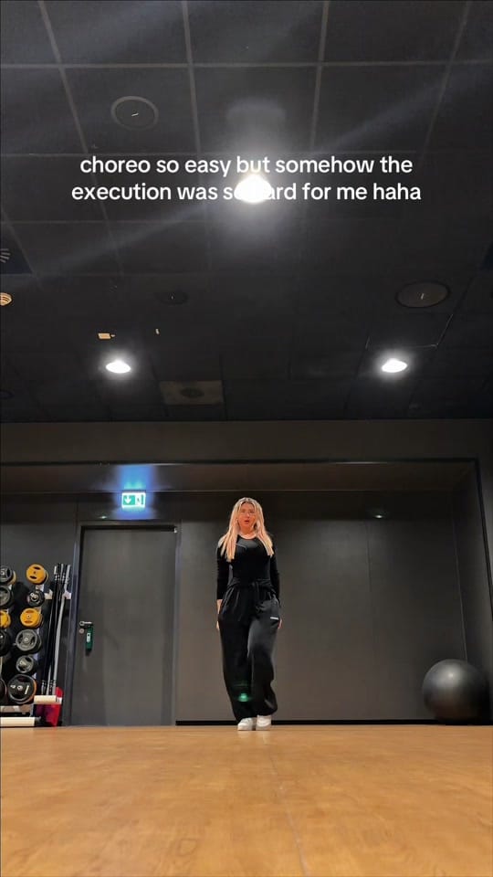 Post 5 by Lara ✨ on TikTok (video)