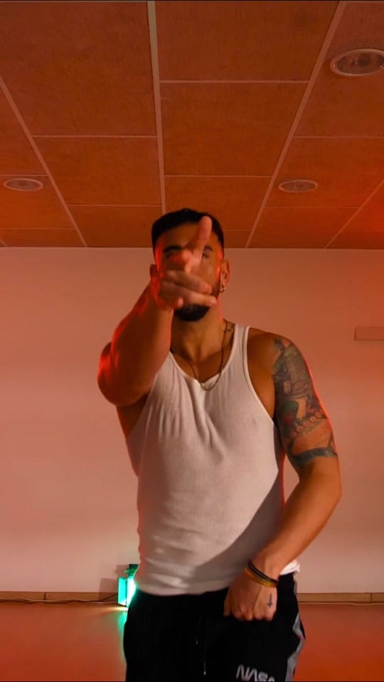 Post 10 by Alex Bullon on TikTok (video)