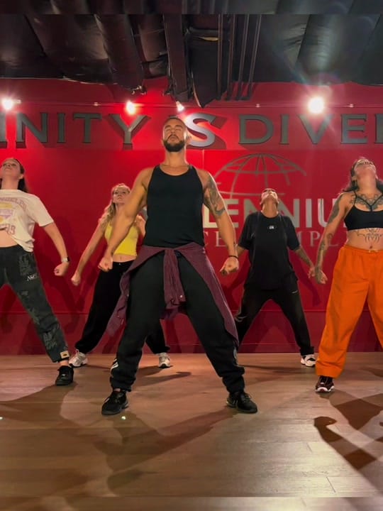 Post 9 by Alex Bullon on TikTok (video)