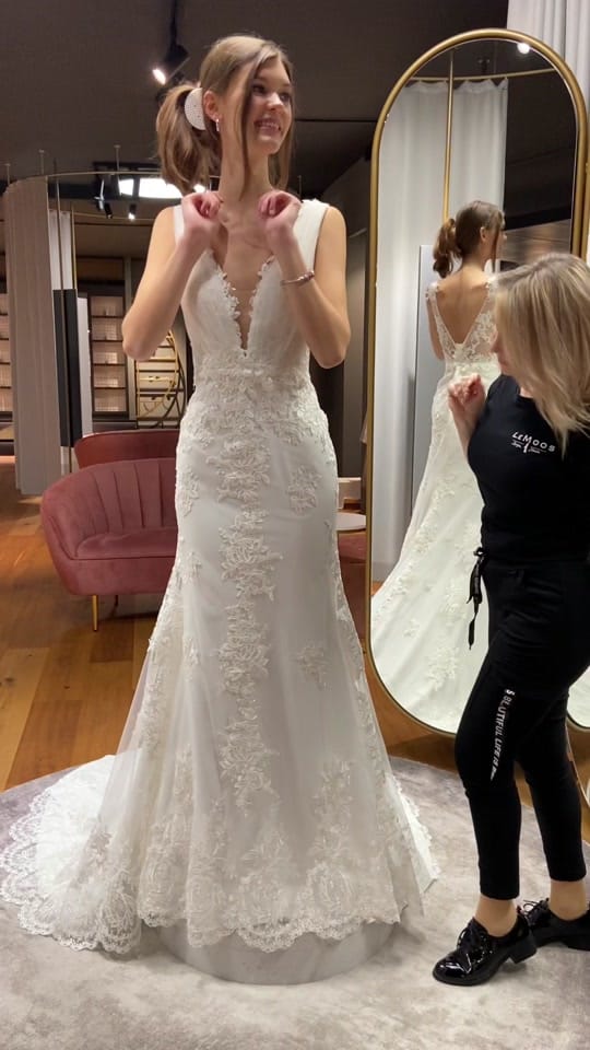 Post 8 by LeMoos on TikTok (video)