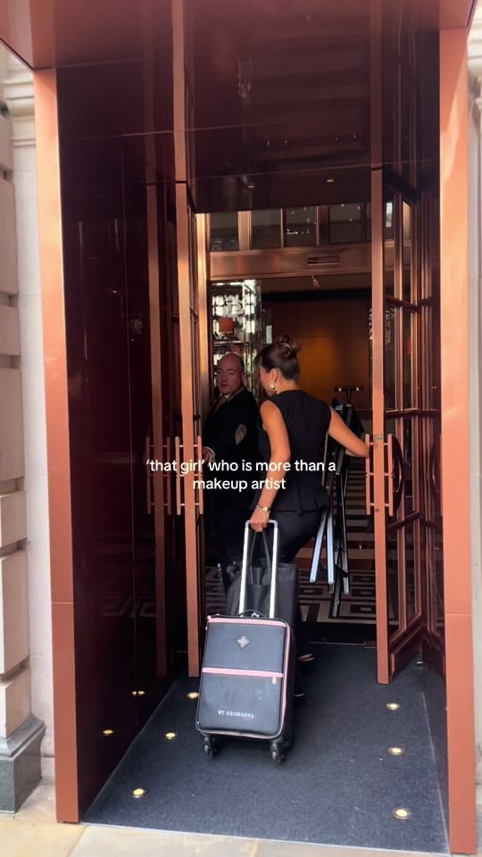 Post 8 by lirismakeupbag on TikTok (video)