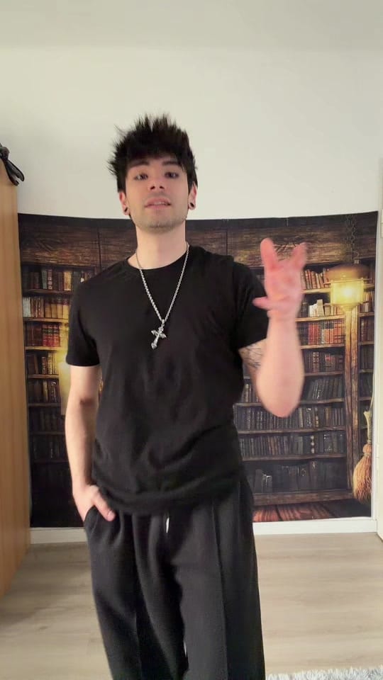 Post 7 by Lyas.zip on TikTok (video)