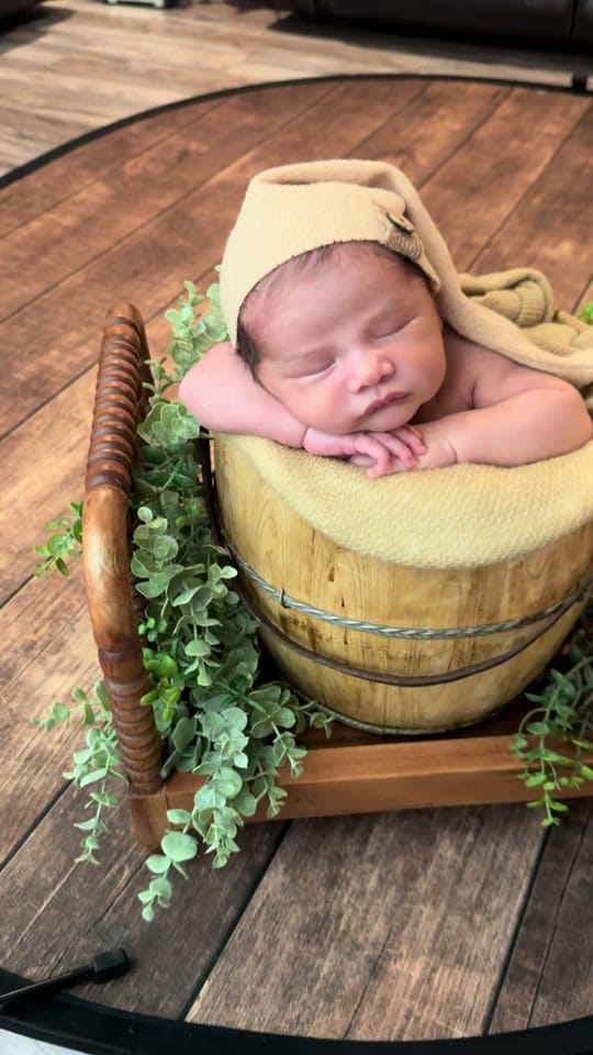 Post 7 by Houston newborn photographer on TikTok (video)