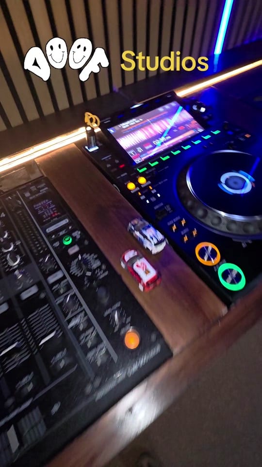 Post 1 by Billy Morris DJ on TikTok (video)