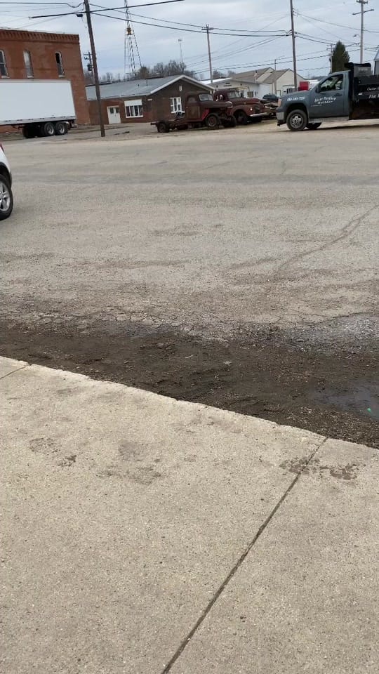 Post 4 by Illinois Big Rigs on TikTok (video)