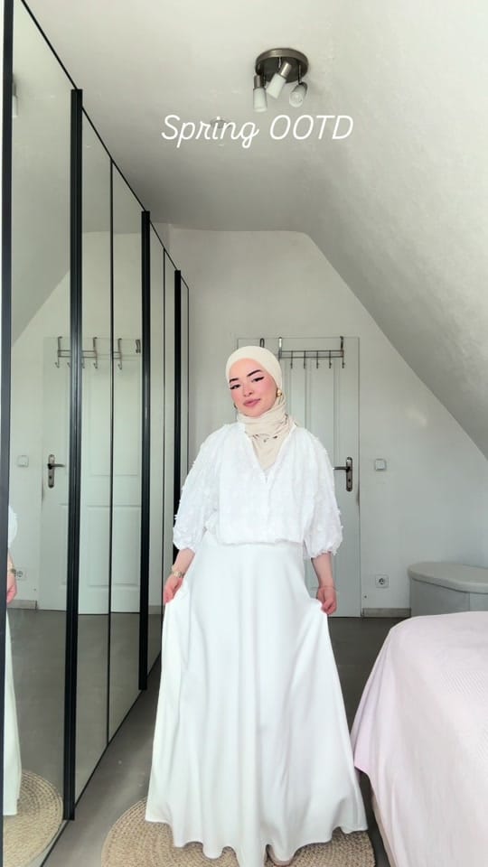 Post 10 by NurNisa on TikTok (video)