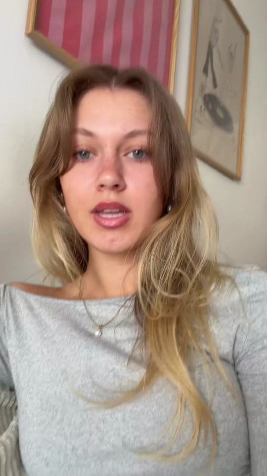 Post 1 by 𝑅𝑜𝑚𝑦 on TikTok (video)