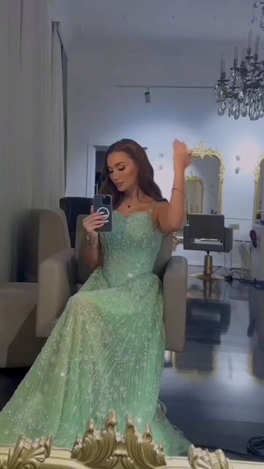 Post 6 by deliz.dress on TikTok (video)