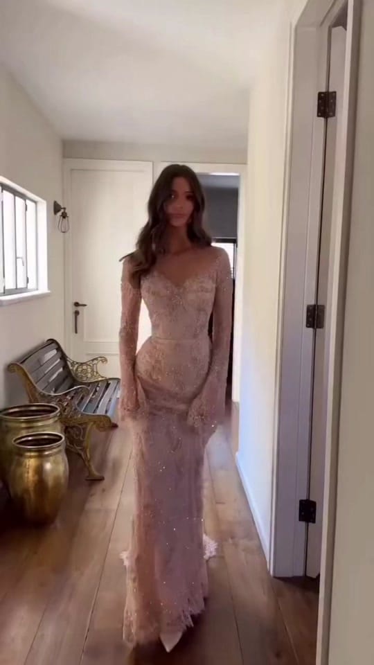 Post 10 by deliz.dress on TikTok (video)