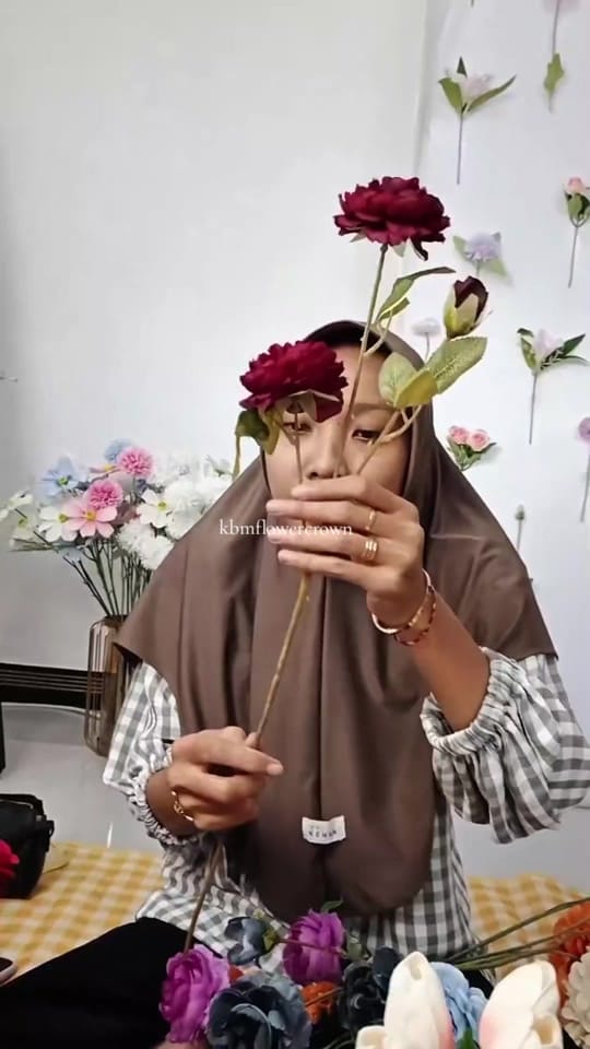 Post 6 by Tukang review bunga dekor on TikTok (video)