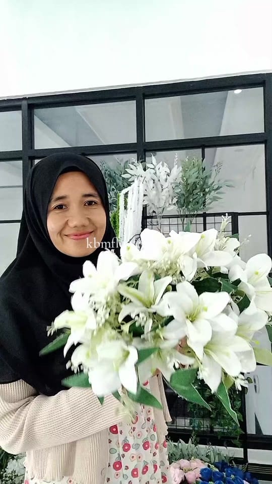 Post 9 by Tukang review bunga dekor on TikTok (video)