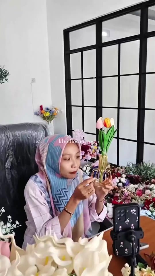 Post 7 by Tukang review bunga dekor on TikTok (video)