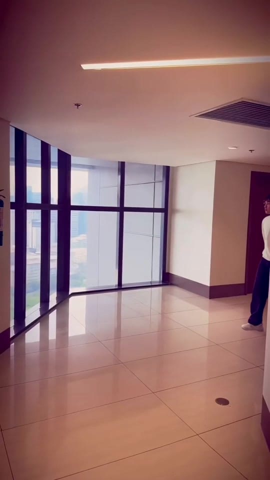 Post 1 by eckoricabar on TikTok (video)