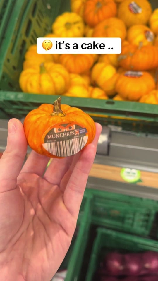 Post 5 by Captive Cakes on TikTok (video)
