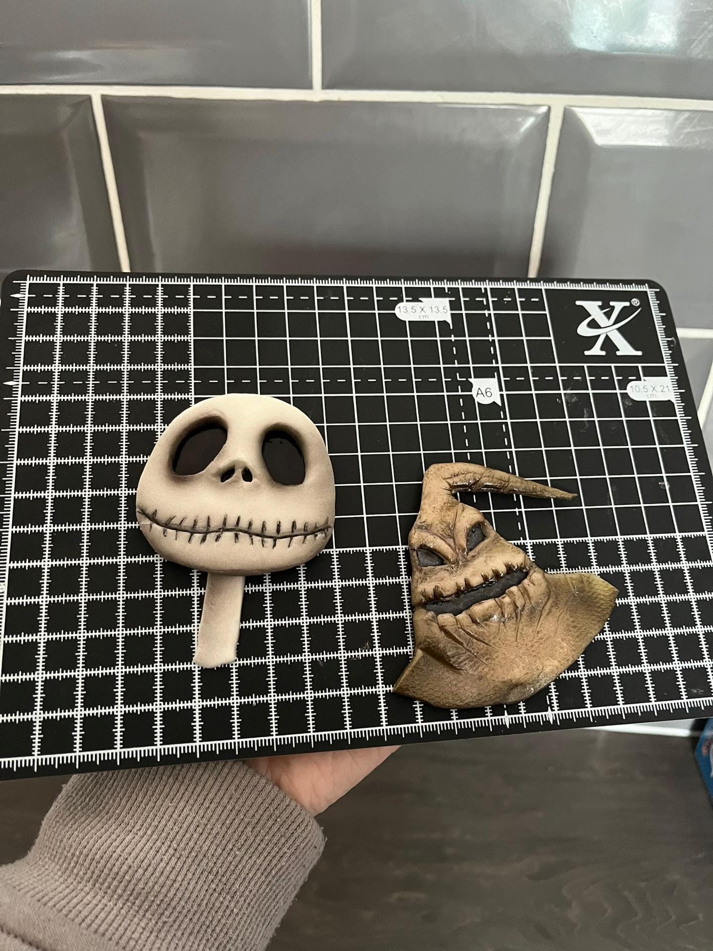 Post 2 by Captive Cakes on TikTok (video)