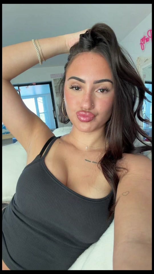 Post 5 by Anna Mariano🇧🇷 on TikTok (video)