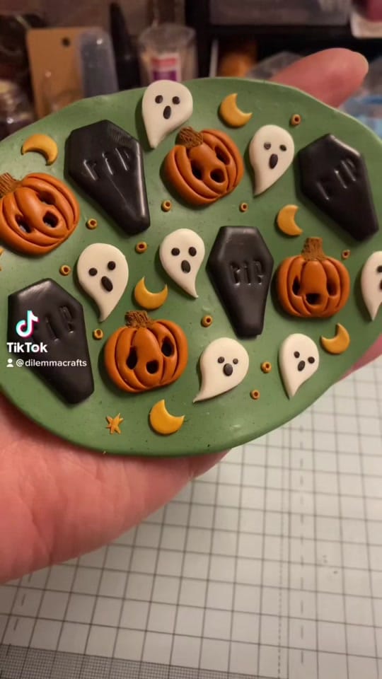 Post 5 by DilEmma Crafts on TikTok (video)