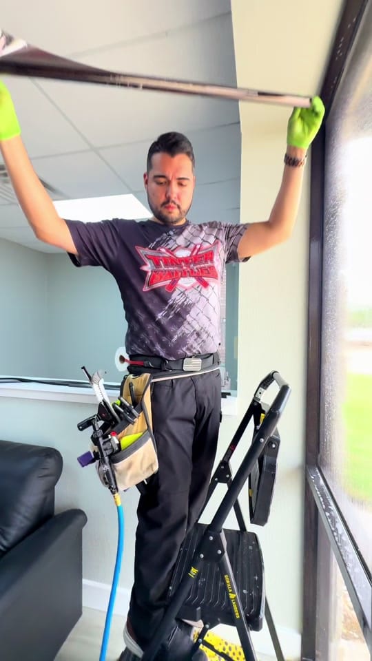 Post 2 by Carlos Olazaba on TikTok (video)