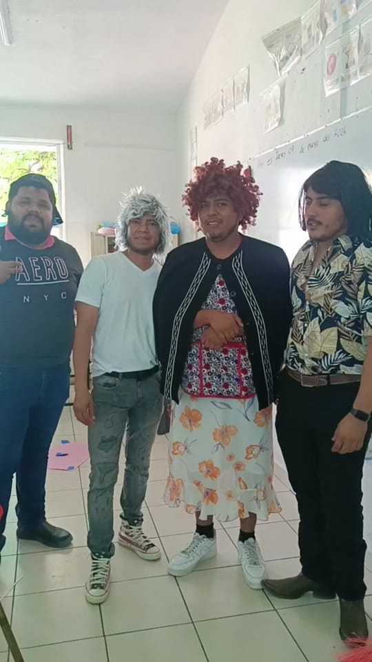 Post 3 by Clases de bajo presupuesto. on TikTok (video)