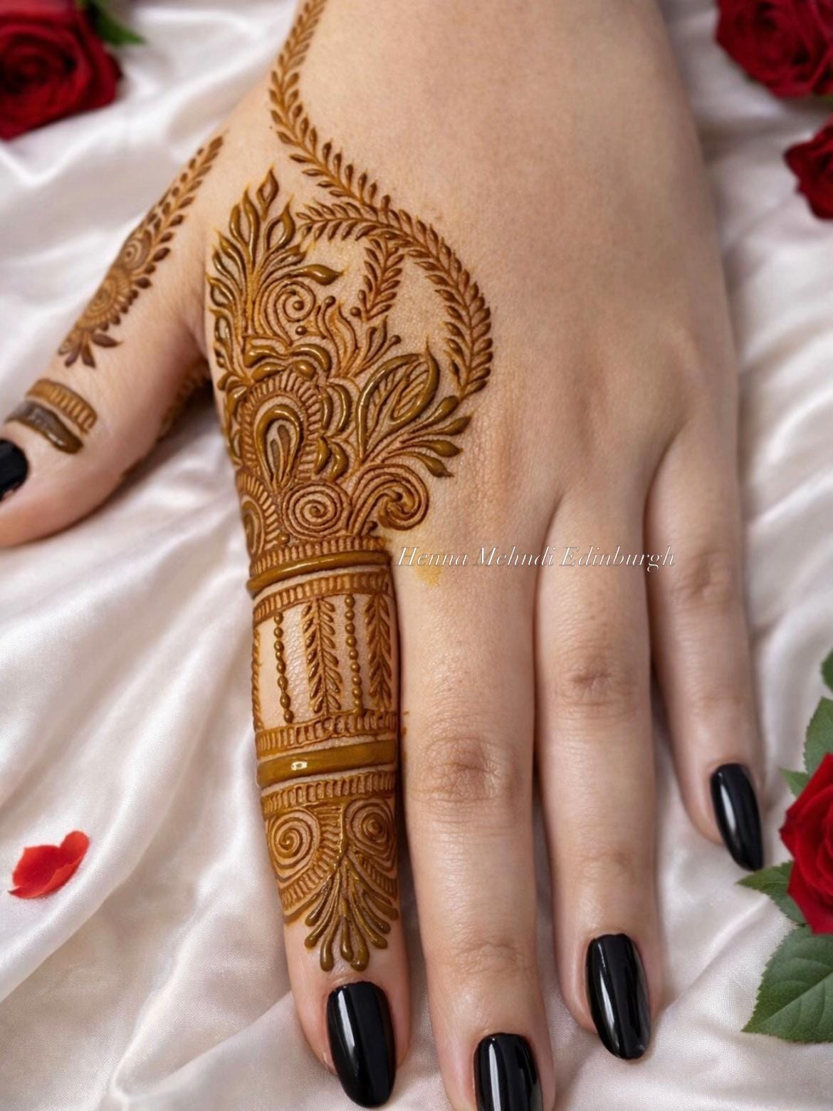 Post 6 by Henna Mehndi Edinburgh on TikTok (video)