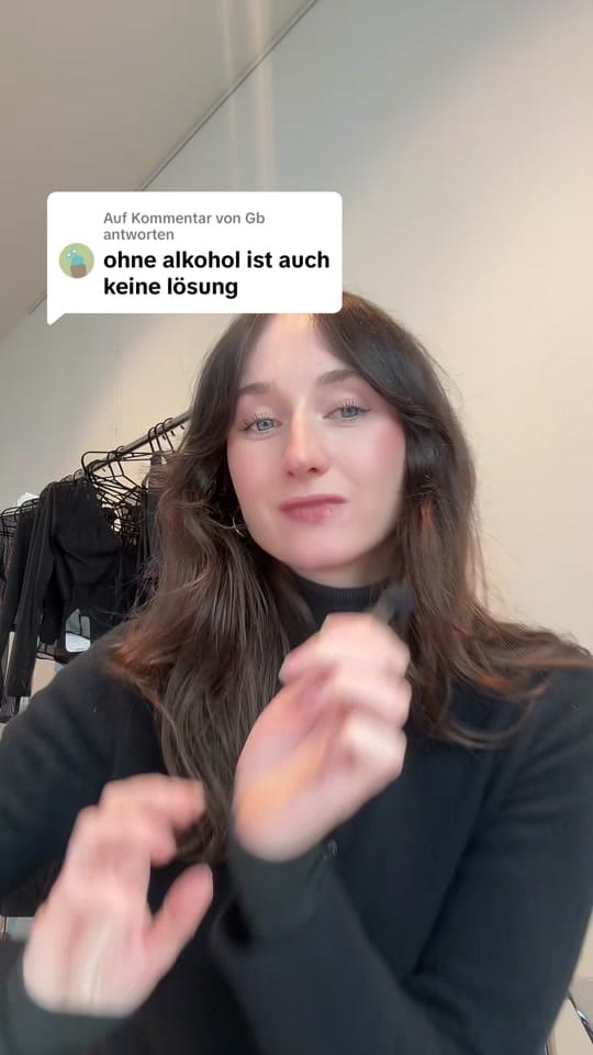 Post 5 by Polly on TikTok (video)