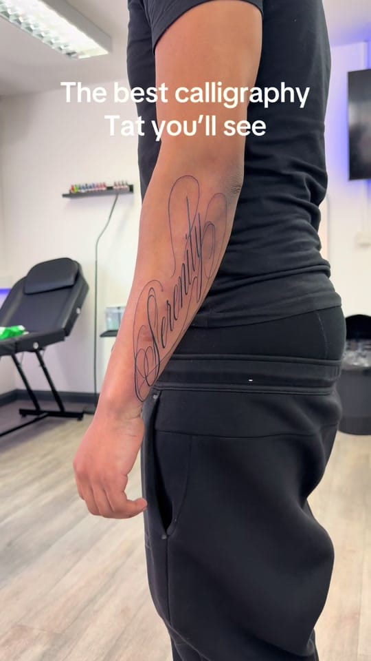 Post 2 by Julia Tattoos on TikTok (video)
