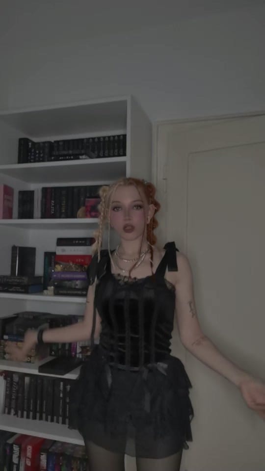 Post 2 by Lee Yuri on TikTok (video)