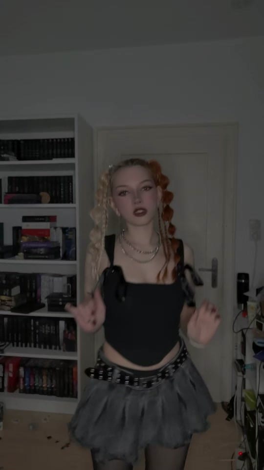 Post 1 by Lee Yuri on TikTok (video)