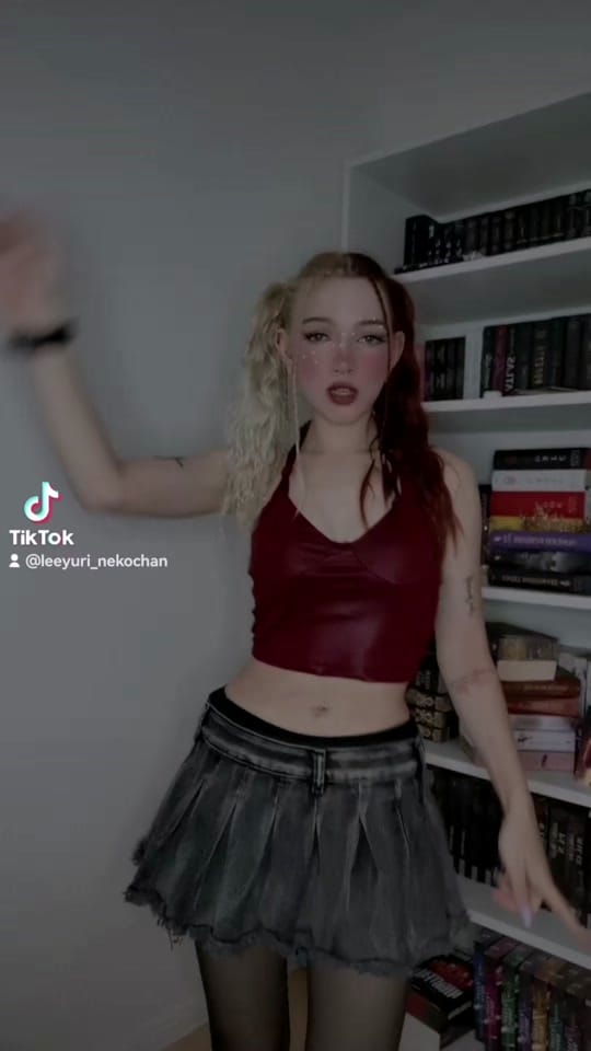 Post 8 by Lee Yuri on TikTok (video)