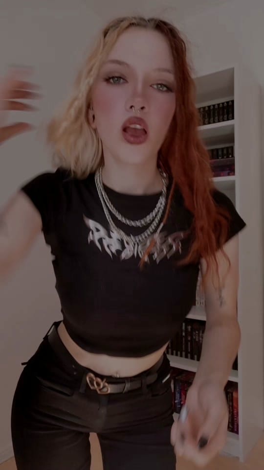 Post 3 by Lee Yuri on TikTok (video)