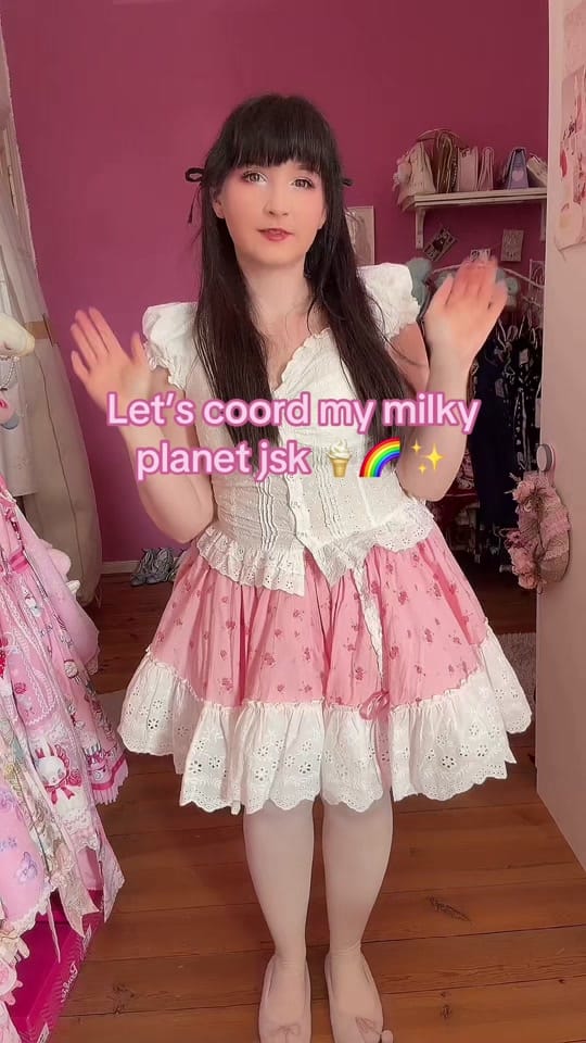 Post 4 by Mona | egl fashion 🎀 on TikTok (video)