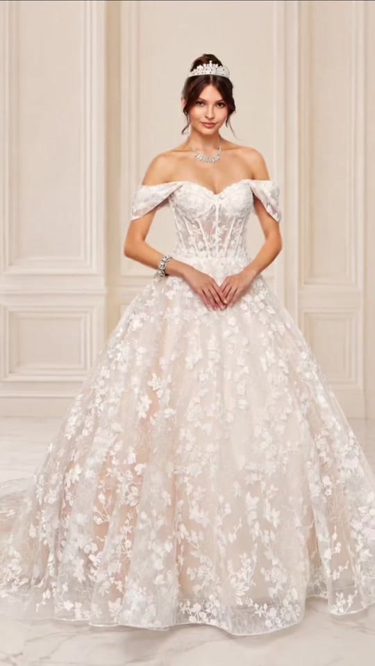 Post 2 by Essence Novias on TikTok (video)