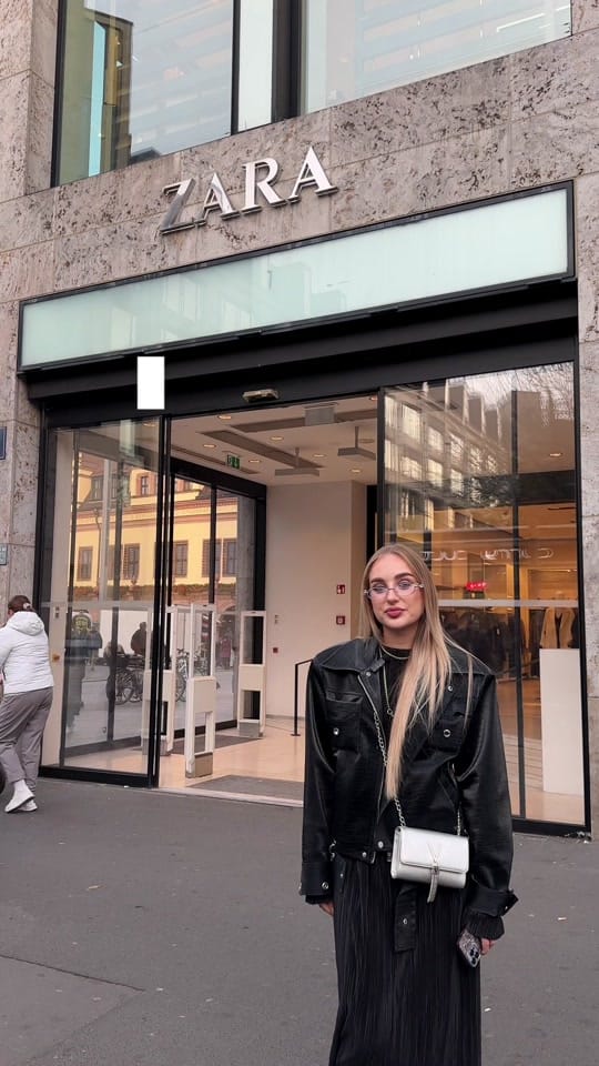 Post 2 by Julia style inspiration on TikTok (video)