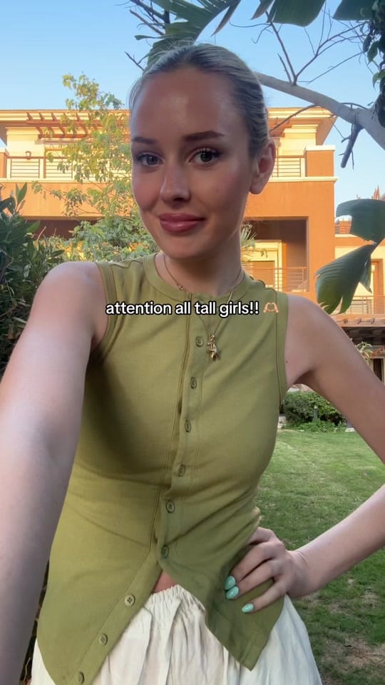 Post 5 by Helena | Miss Universe 🇩🇪 23 on TikTok (video)