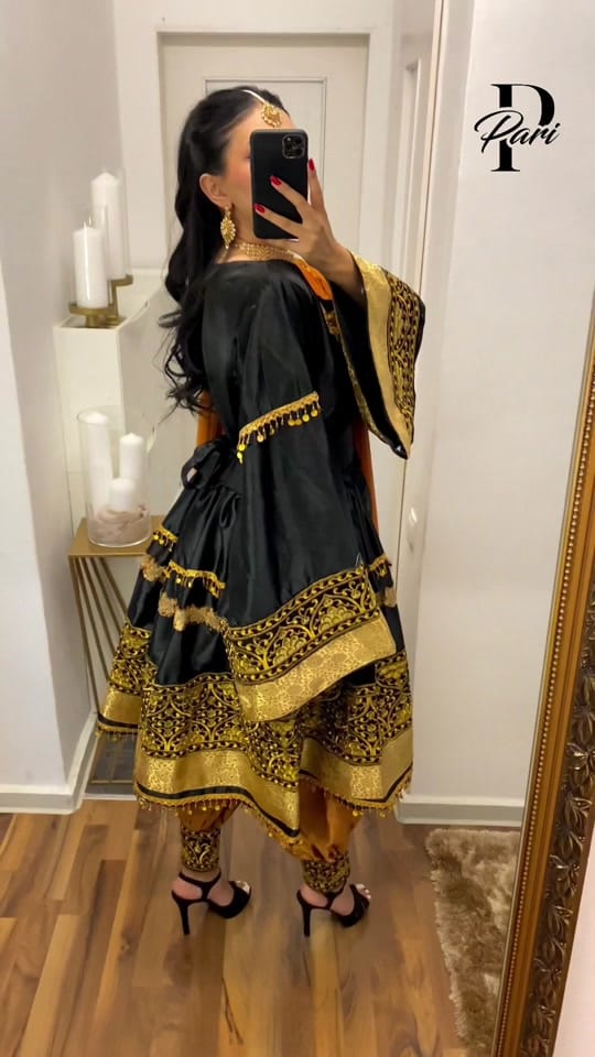 Post 10 by Pari.couture on TikTok (video)