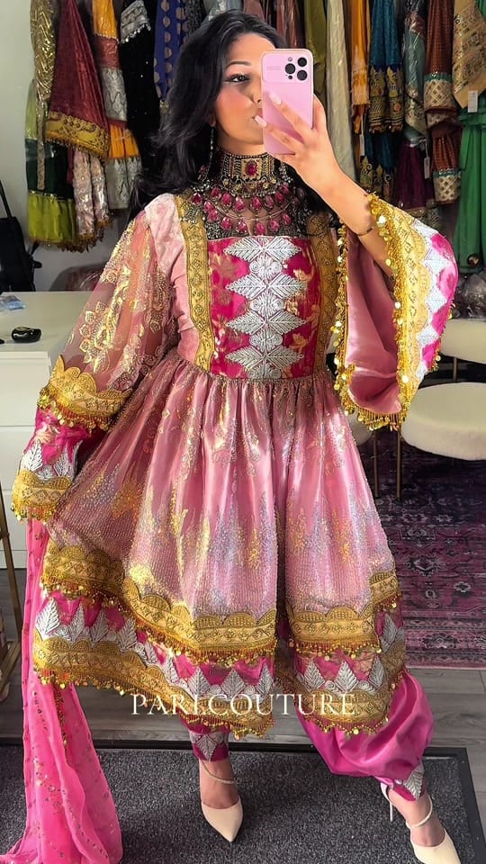 Post 7 by Pari.couture on TikTok (video)