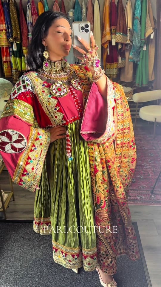 Post 1 by Pari.couture on TikTok (video)