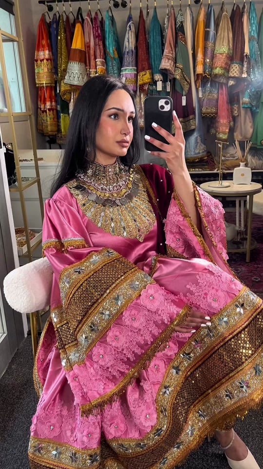 Post 8 by Pari.couture on TikTok (video)