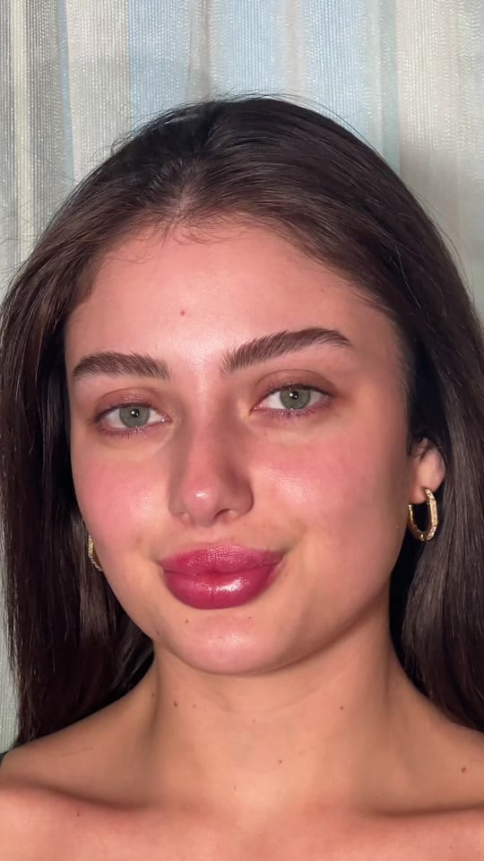 Post 2 by Makeup artist Nancy on TikTok (video)