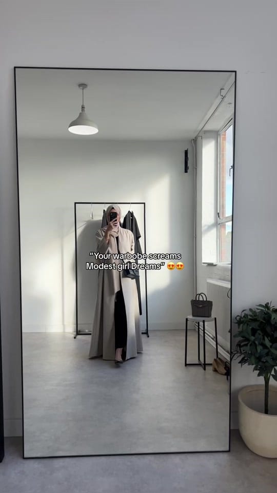 Post 6 by Deluxeiz on TikTok (video)