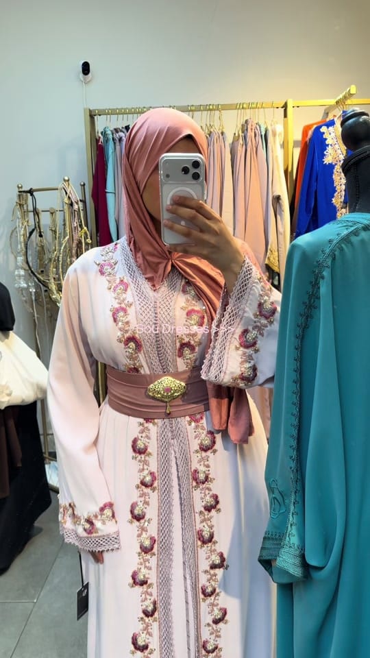 Post 7 by Soudresses on TikTok (video)