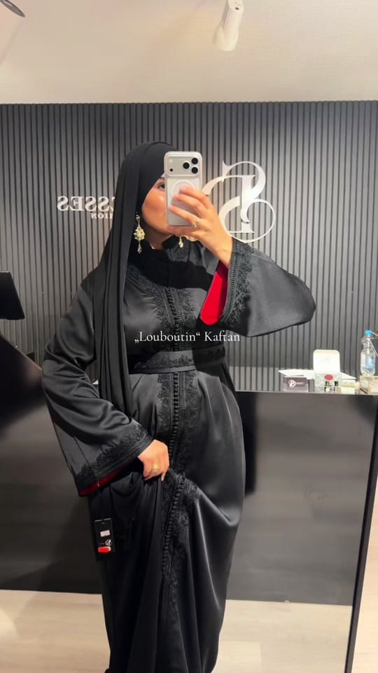 Post 6 by Soudresses on TikTok (video)