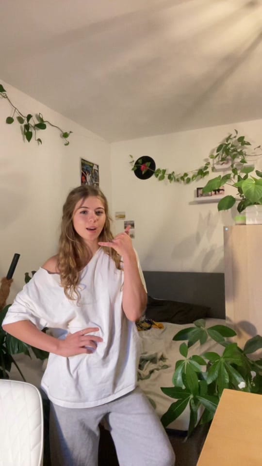 Post 6 by emma&hanna on TikTok (video)