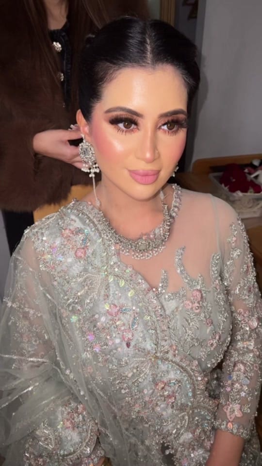 Post 2 by Makeupbymus on TikTok (video)